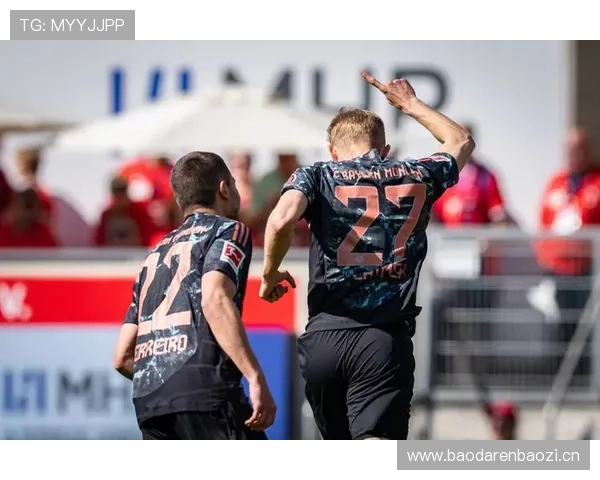 拜仁防线问题持续暴露,对球队赛季稳定性形成制约 拜仁防线问题持续暴露,对球队赛季稳定性形成制约